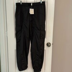 NWT - Fabletics Women’s lightweight cargo jogger